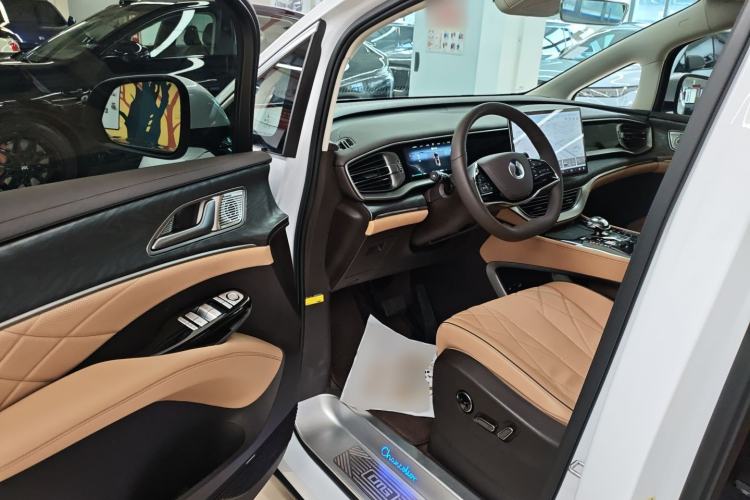 Used Denza D9 2024 DM-i 1050 Luxury Model
