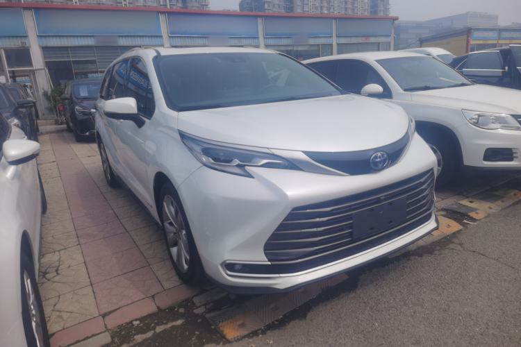Used Toyota SIENNA 2023 2.5L Hybrid Deluxe Edition