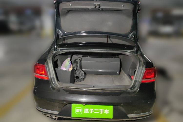 Used Volkswagen Magotan 2015 1.8TSI Prestige Model Trunk