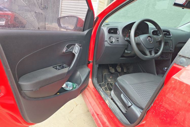 Used Volkswagen Polo 2014 1.6L Manual Comfort Edition
