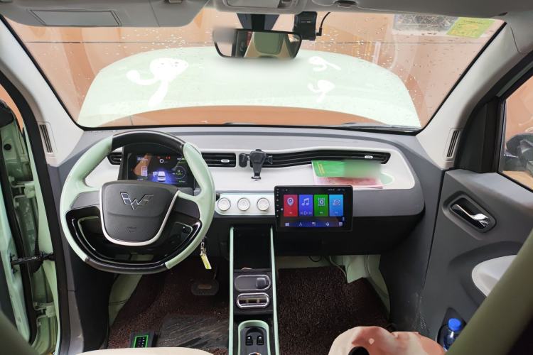 Used Wuling Hongguang MINIEV 2022 Macaron Premium Model – Lithium Iron Phosphate Center Console