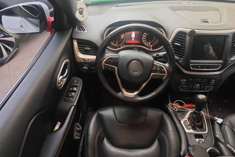 Used Jeep Cherokee 2017 2.4L Leading Smart Edition
