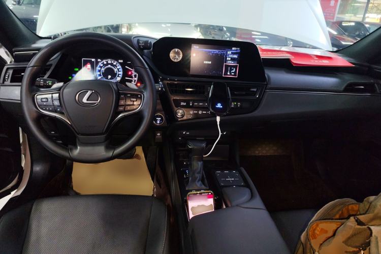Used Lexus ES 2021 300h Excellence Edition
