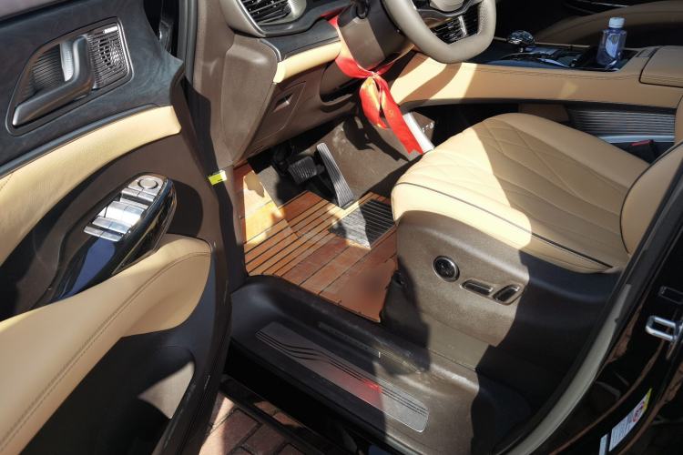 Used Denza D9 2024 DM-i 980 Four-Wheel Drive Prestige Model
