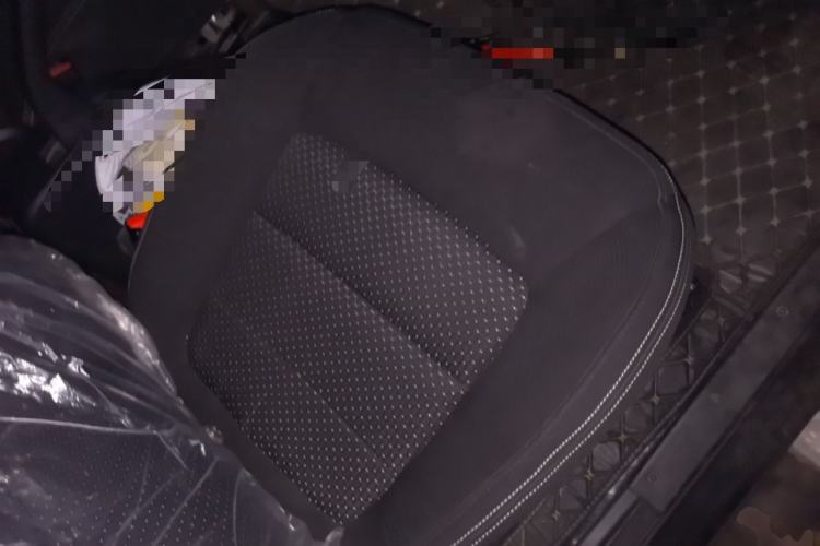 Used SAIC MAXUS EV30 2023 Pure-Electric Smart Logistics Expert with Long Wheelbase—Equipped with CATL Power Battery Left Rear Seat