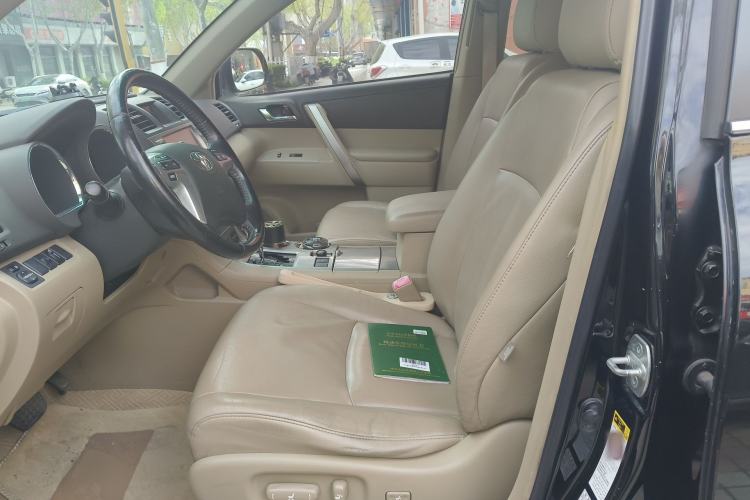 Used Toyota Highlander 2012 2.7L Two-Wheel Drive 7-Seater Luxury Edition Left Front Seat