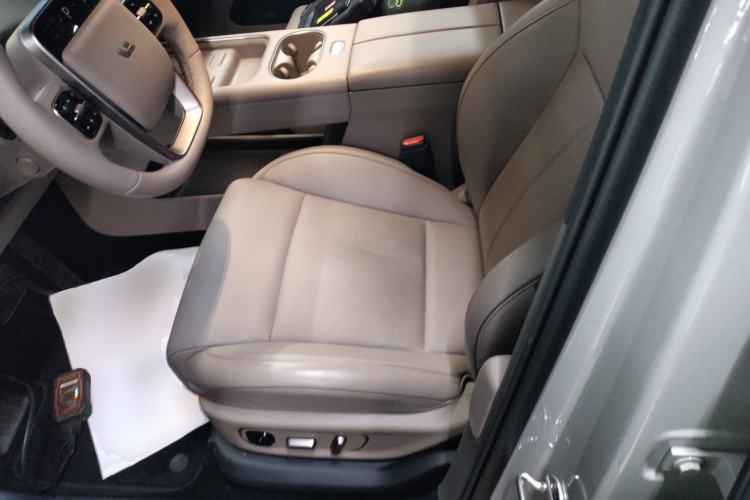 Used Li Auto i6 2025 Model Two-Wheel-Drive Standard Type
