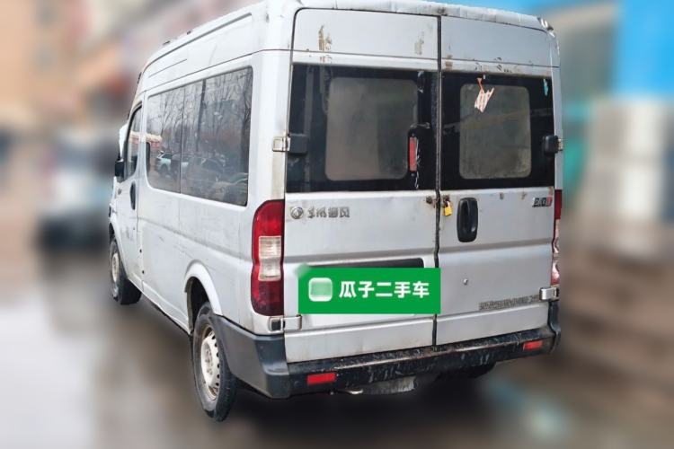 Used Dongfeng Yufeng 2021 2.0T Rear-Drive Logistics Vehicle Short Wheelbase Mid-Roof 5-9 Seaters China VI Standard D20
