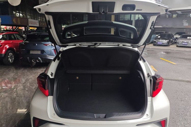 Used Toyota C-HR 2021 Dual-Motor 2.0L E-CVT Luxury Edition
