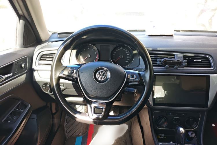 Used Volkswagen Gran Lavida 2015 1.6L Automatic Comfort Edition
