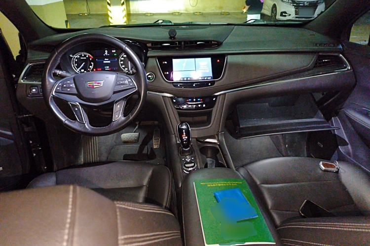 Used Cadillac XT5 2021 2.0T Two-Wheel Drive Luxury Version Center Console