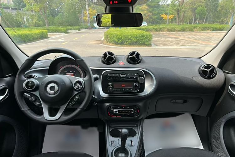 Used smart forfour 2016 1.0L 52 kW Passion Edition
