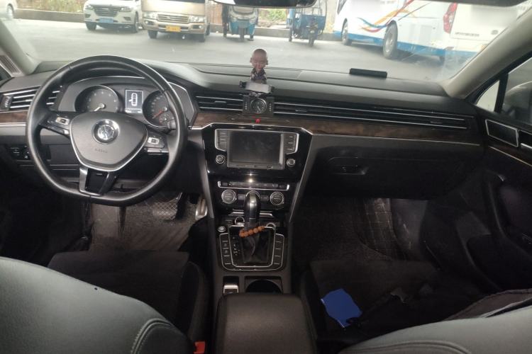 Used Volkswagen Magotan 2017 330TSI DSG Luxury Model
