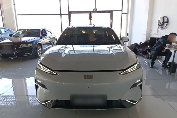 Used Geely Galaxy E8 2024 665 km Range Rear-Drive Starship Long-Range Version
