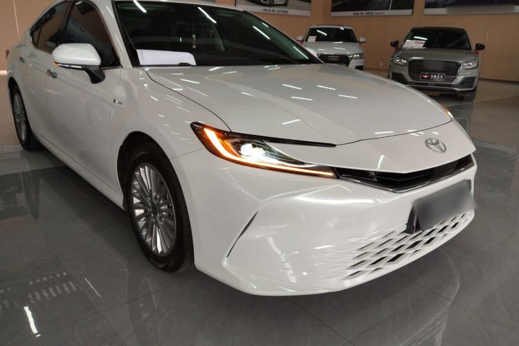 Used Toyota Camry 2024 Dual-Motor 2.0 HGVP Luxury Edition

