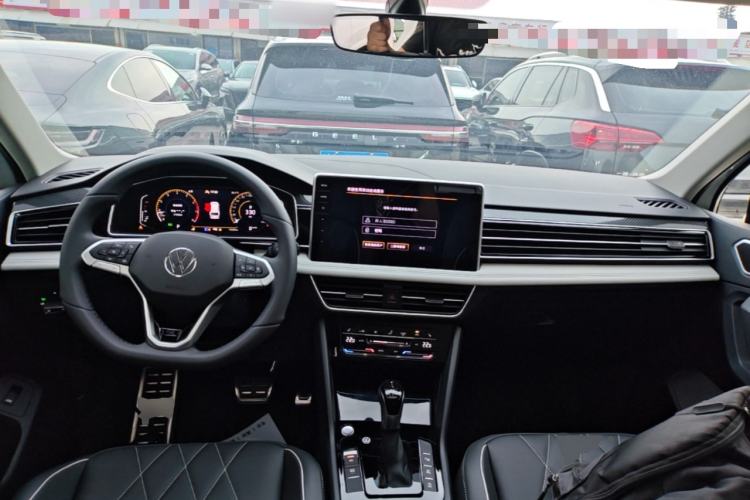 Used Volkswagen Tiguan L 2024 Outstanding Model 330TSI Automatic Two-Wheel Drive R-Line Dragon Glory Edition
