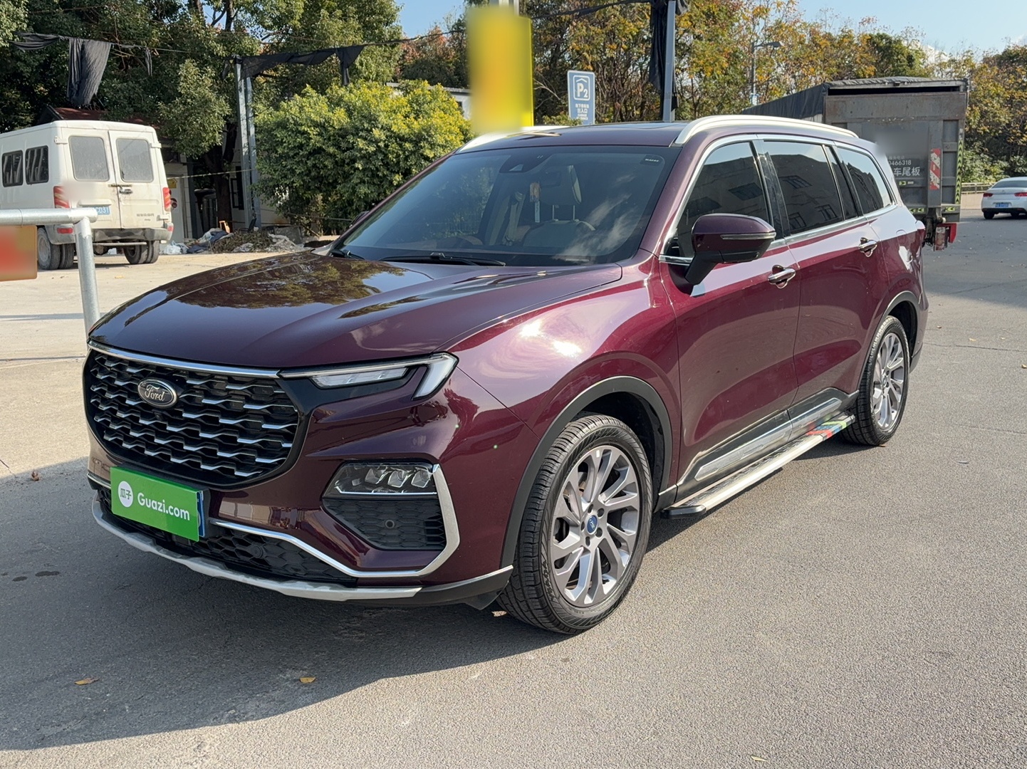 تحت مقدمة السيارة