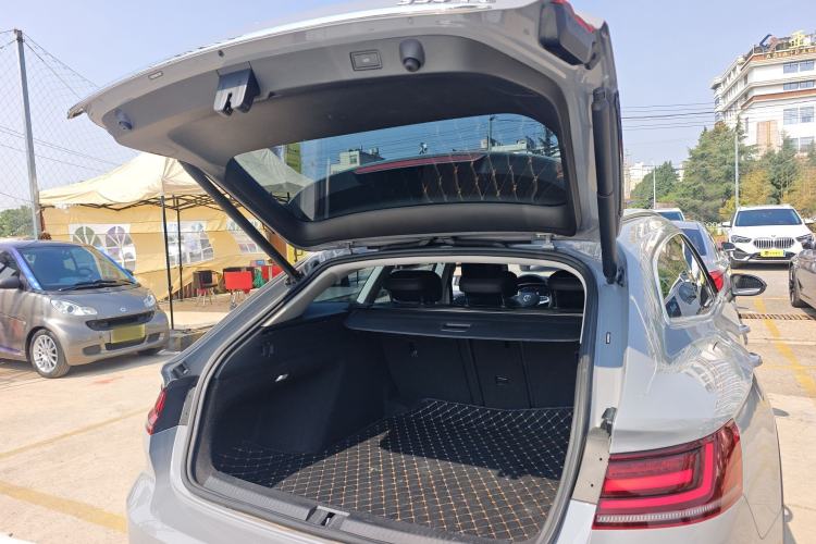 Used Volkswagen FAW-Volkswagen CC 2023 Hunting Vehicle 380TSI Hunter's Heart Edition Trunk