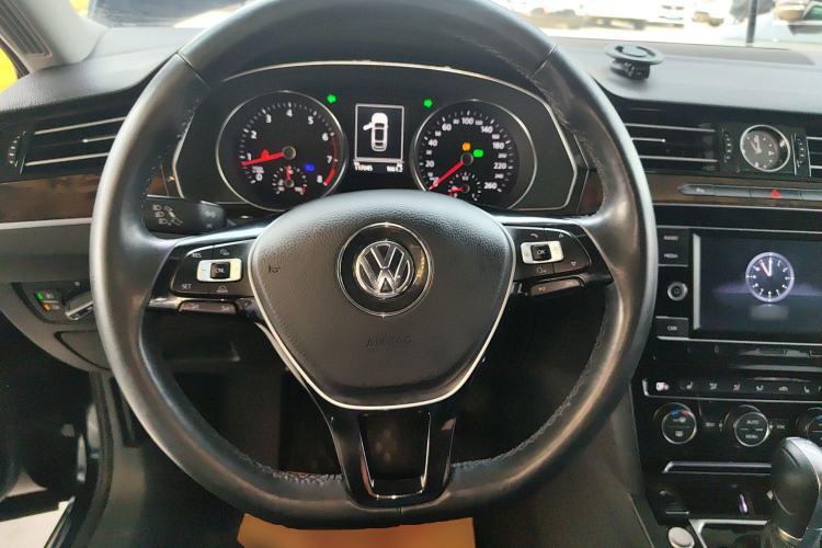 Used Volkswagen Magotan 2017 330TSI DSG Luxury Model Steering Wheel