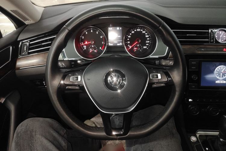 Used Volkswagen Magotan 2018 330TSI DSG Luxury Model
