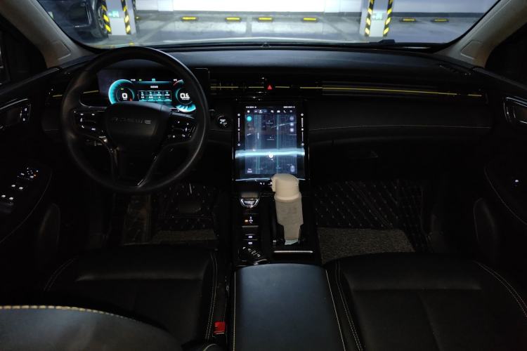 Used Roewe RX5 2023 PLUS 330TGI Automatic Trendsetting Smart Edition Center Console