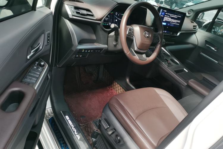 Used Toyota Sienna 2023 2.5L Hybrid Platinum Edition