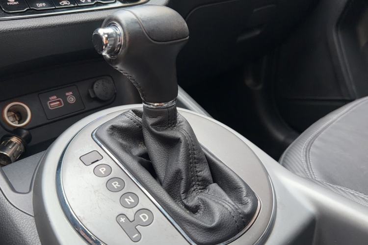 Used Kia Sportage R 2015 2.0L Automatic Two-Wheel Drive GLS Gear Lever