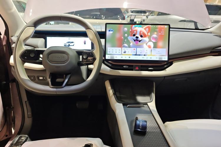 Used Lynk & Co 06 EM-P 2023 EM-P 126 Long-Range Halo Center Console