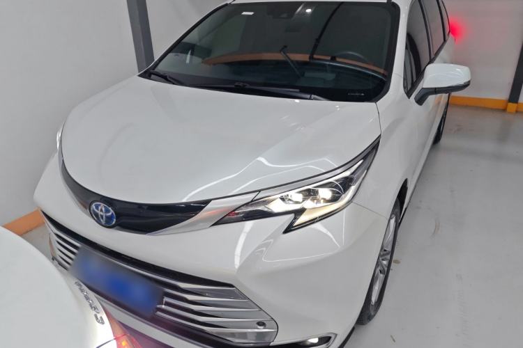 Used Toyota SIENNA 2021 2.5L Hybrid Platinum Edition Front