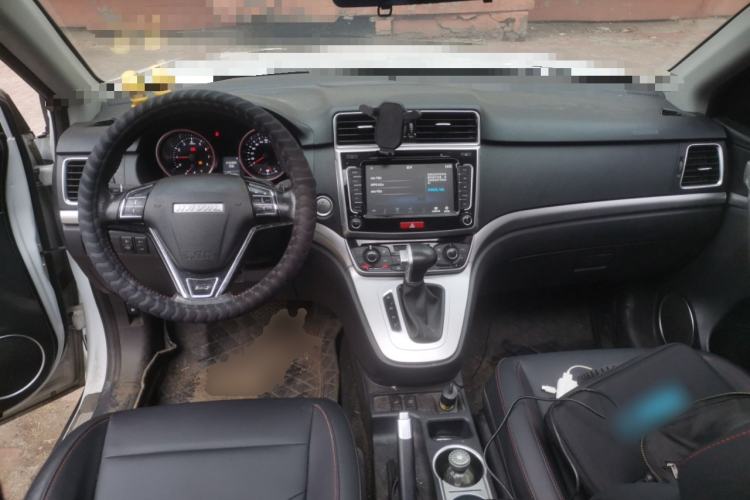 Used Haval M6 2019 1.5T DCT Two-Wheel Drive Elite Version China V Standard Center Console