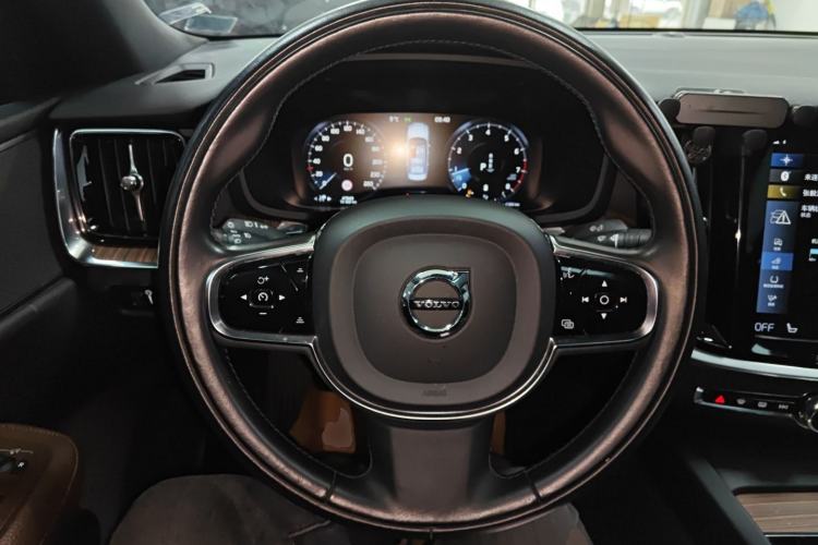 Used Volvo S60 2022 B4 Zhiyuan Luxury Edition
