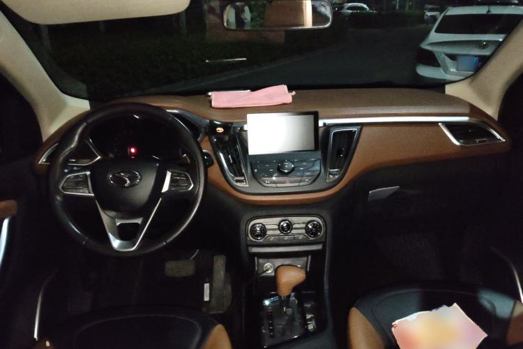 Used Soueast DX7 2015 1.5T Automatic Luxury Model Center Console