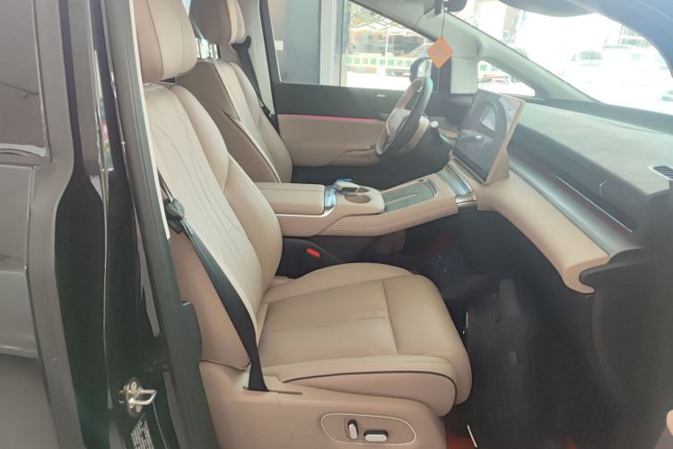 Used XPeng X9 2024 702 Ultra-Long Range Pro Right Front Seat