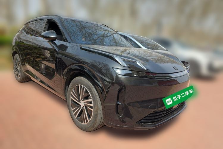 Used Lynk & Co 08 EM-P 2025 120km Long-Range Pro Front Right 45 Deg