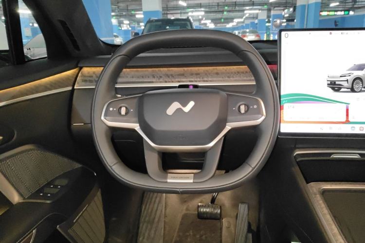 Used ONVO Luxeed L90 2025 Model—Ultra Six-Seater Version