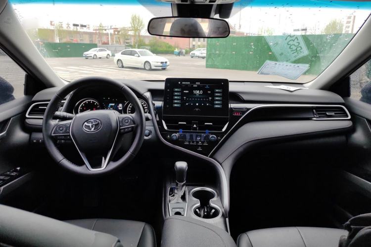 Used Toyota Camry 2021 2.0G Luxury Edition Center Console