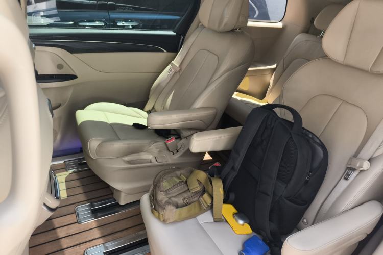 Used Buick GL8 2023 ES Lu Zun Deluxe Model Left Rear Seat