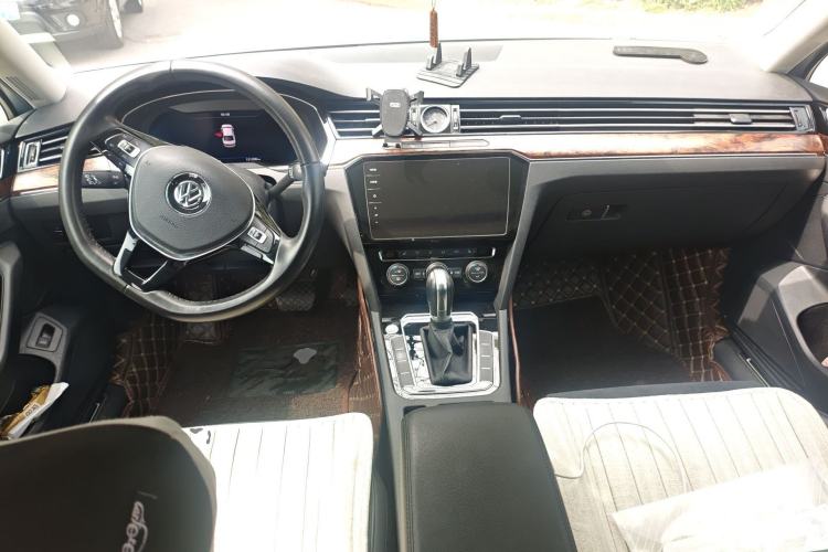 Used Volkswagen Magotan 2018 380TSI DSG Prestige Model Center Console