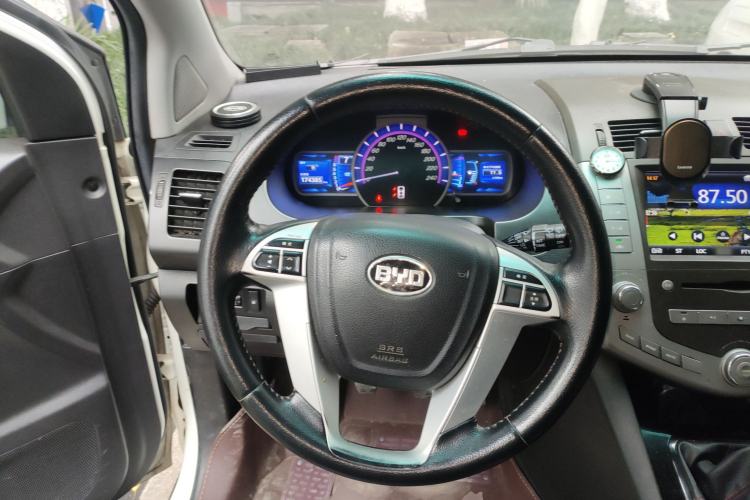Used BYD S6 2014 1.5TI Manual Luxury 5-Seater Steering Wheel