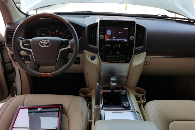 Used Toyota Land Cruiser 2017 4.0 GX-R Dual Fuel Dual Differential – Middle East
