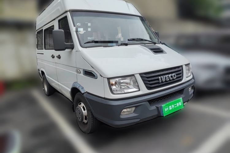 Used Iveco Daily 2020 2.5T A35 Passenger Van with Dual Tires Mid-Roof Design 5-9 Seater China V Emission Standard Front Right 45 Deg