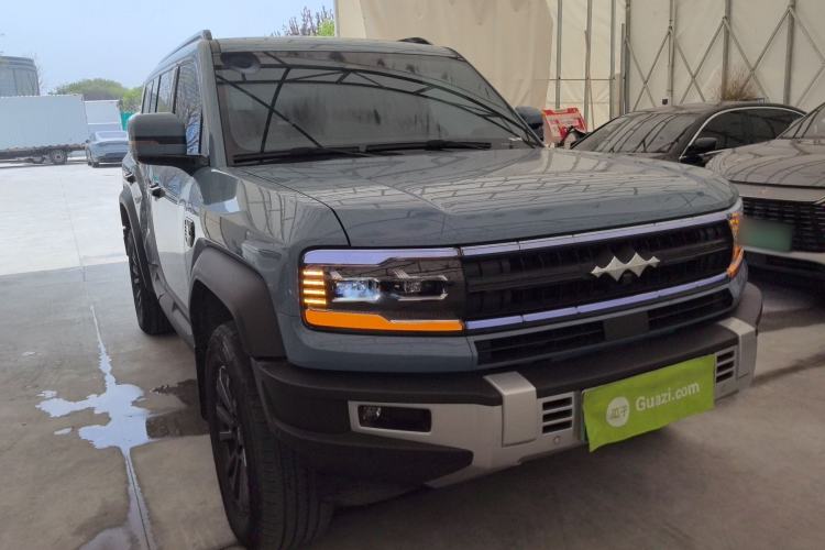 Used Formula Leopard 5 2023 Explore Edition Front Right 45 Deg