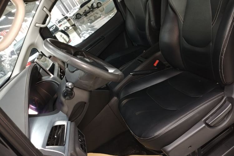 Used JAC Refine M3 2022 1.8L 7-seat Standard Edition
