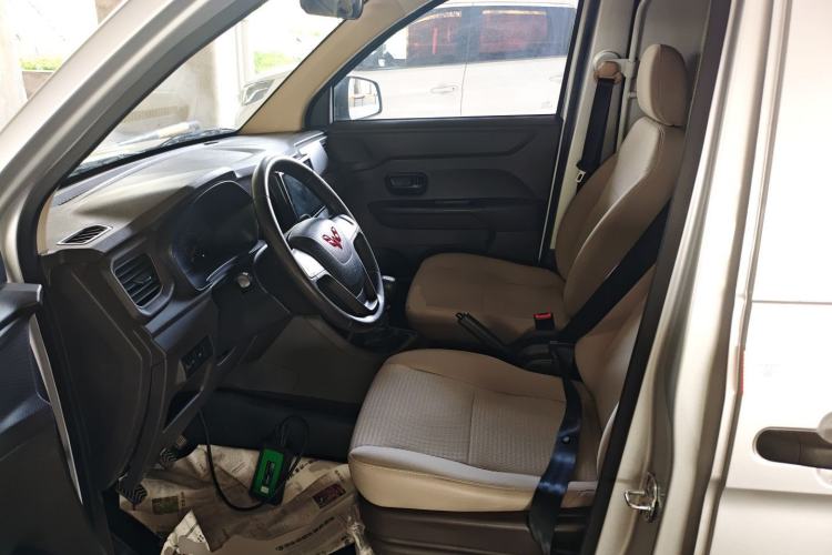 Used Wuling Hongguang V 2022 1.5L Jingqu Edition Enclosed-Window Vehicle with Electric Power Steering LAR Left Front Seat