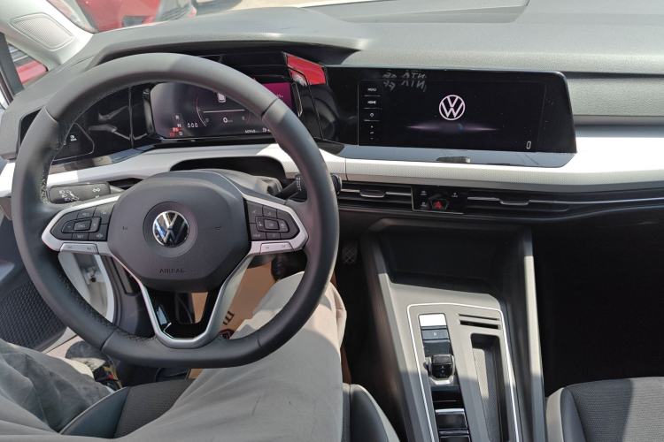 Used Volkswagen Golf 2021 280TSI DSG Pro Center Console