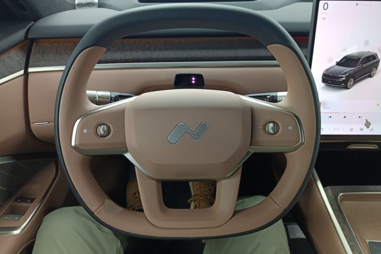 Used ONVO Luxeed L90 2025 Model—Max Six-Seater Version
