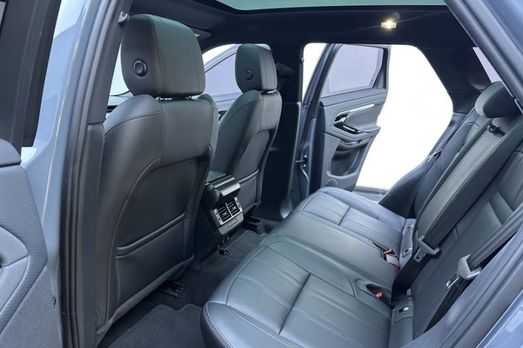 Used Land Rover Range Evoque 2020 249 PS R-DYNAMIC S Sport Edition Interior 7