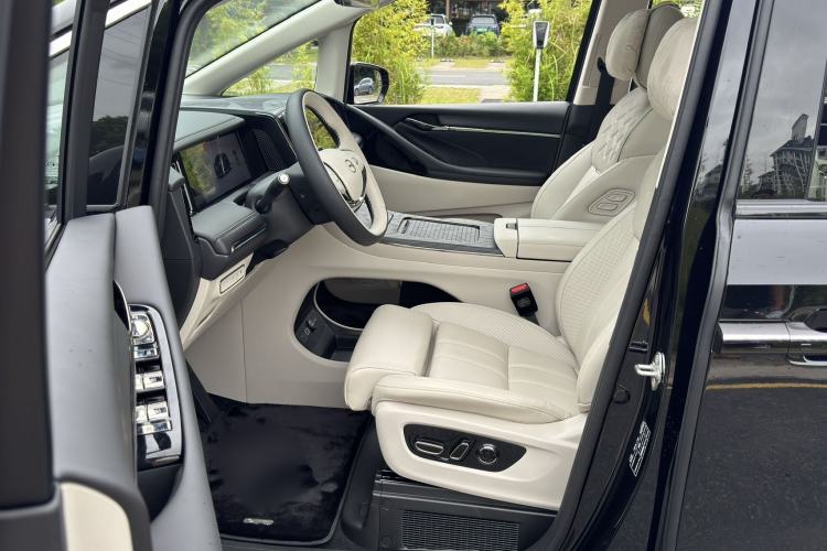 Used GAC Trumpchi Xiangwang M8 2025 Kunkun Series Ultra First-Class Cabin