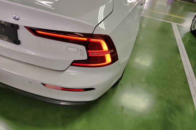 Used Volvo S60 New Energy 2023 T8 All-Wheel Drive Long-Range Zhiyi Luxury Edition Right Rear Taillight