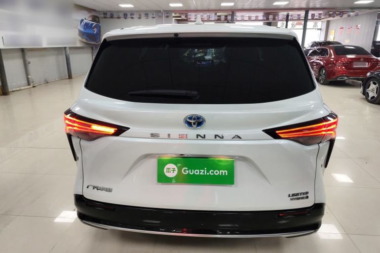 Used Toyota Sienna 2023 2.5L Hybrid Deluxe Edition
